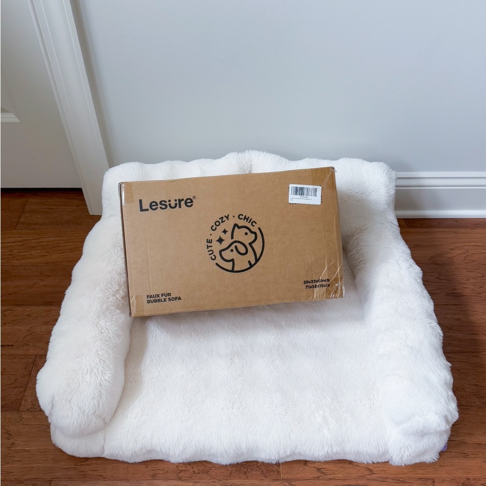 Lesure Pet White Faux Fur Pet Bed